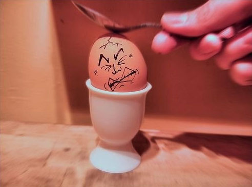 مصييبهــ ..بيضهــ انكسرتـ Egg10